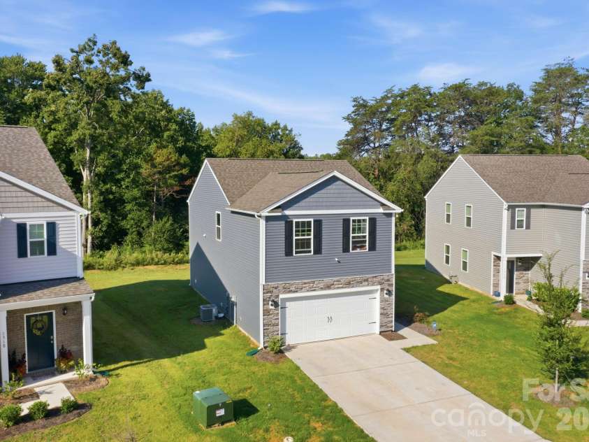 1314 37th Avenue Lane, Hickory, NC 28601.  MLS# CAR4420670, YatesRealty ID 48432. 