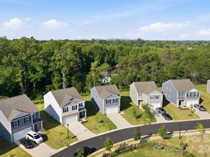 1314 37th Avenue Lane, Hickory, NC 28601.  MLS# CAR4420670, YatesRealty ID 48432. 