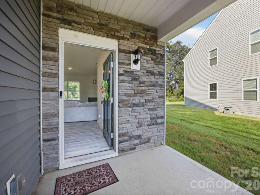 1314 37th Avenue Lane, Hickory, NC 28601.  MLS# CAR4420670, YatesRealty ID 48432. 