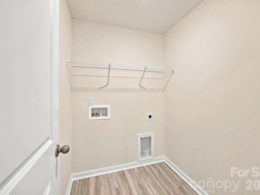 1314 37th Avenue Lane, Hickory, NC 28601.  MLS# CAR4420670, YatesRealty ID 48432. 