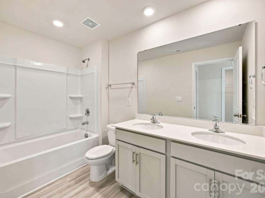 1314 37th Avenue Lane, Hickory, NC 28601.  MLS# CAR4420670, YatesRealty ID 48432. 