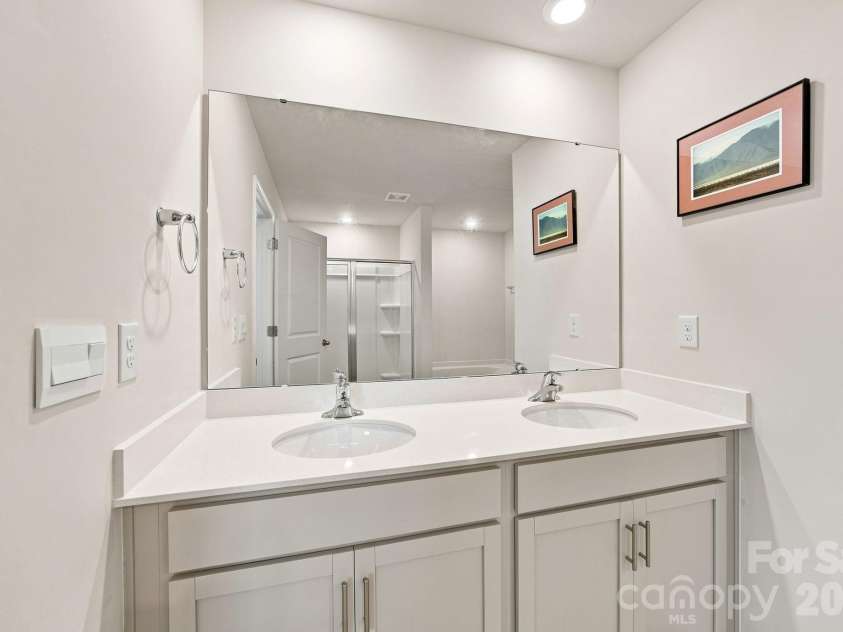 1314 37th Avenue Lane, Hickory, NC 28601.  MLS# CAR4420670, YatesRealty ID 48432. 