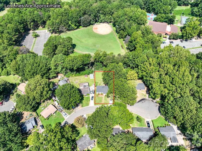 823 Farmcrest Drive, Charlotte, NC 28206.  MLS# CAR4418243, YatesRealty ID 48434. 
