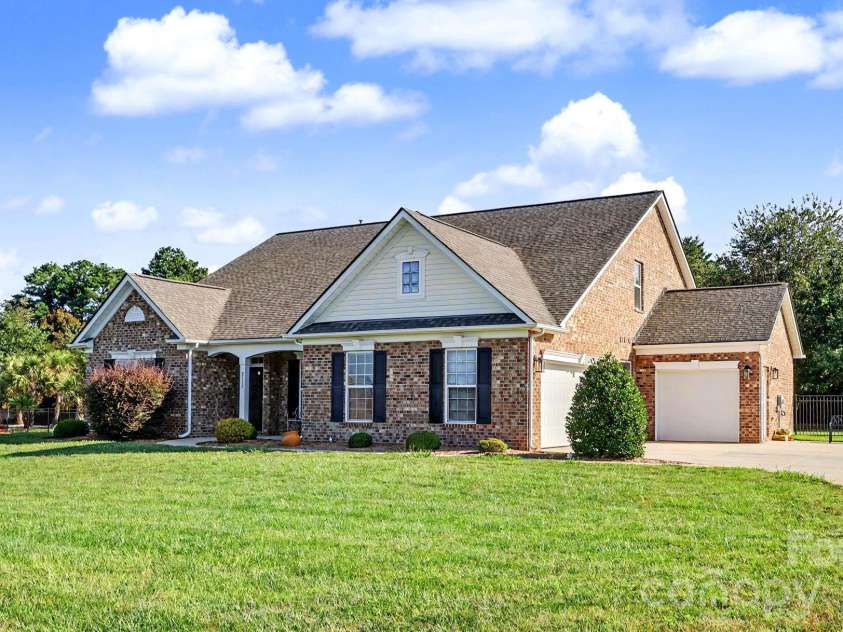 2117 Belle Regal Circle, Rock Hill, SC 29732.  MLS# CAR4421139, YatesRealty ID 48435. 