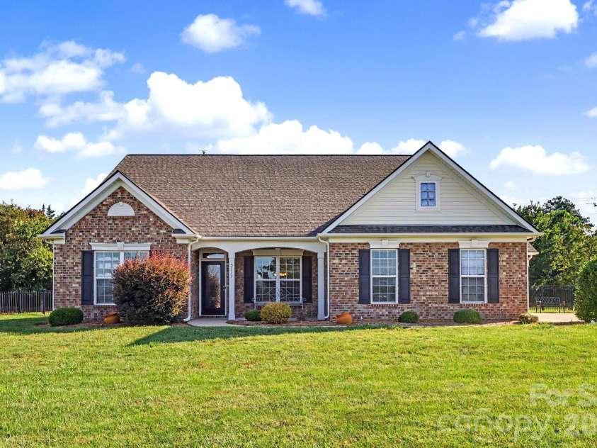 2117 Belle Regal Circle, Rock Hill, SC 29732.  MLS# CAR4421139, YatesRealty ID 48435. 