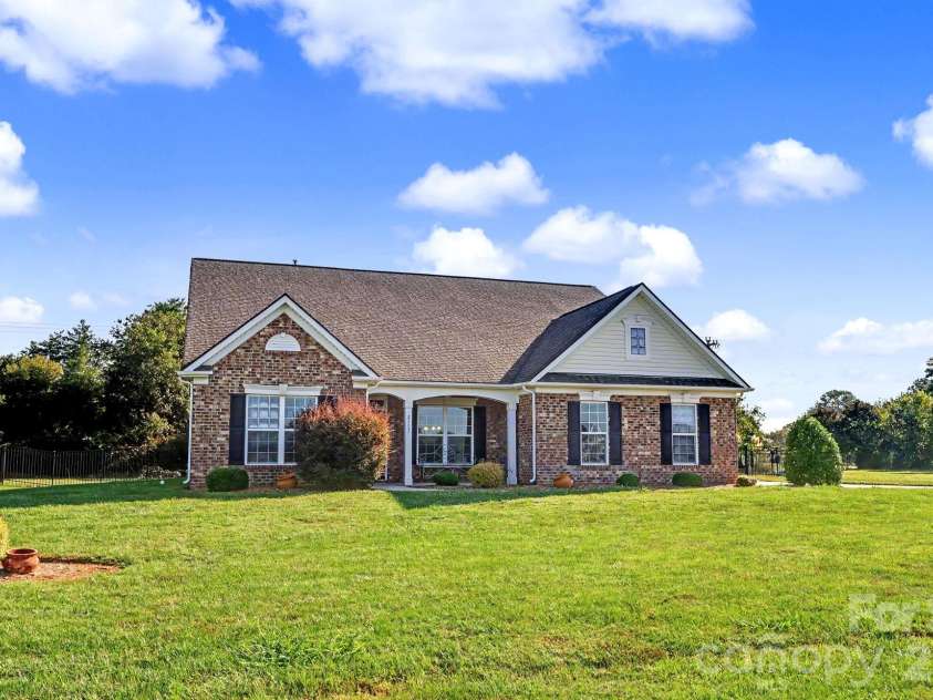 2117 Belle Regal Circle, Rock Hill, SC 29732.  MLS# CAR4421139, YatesRealty ID 48435. 
