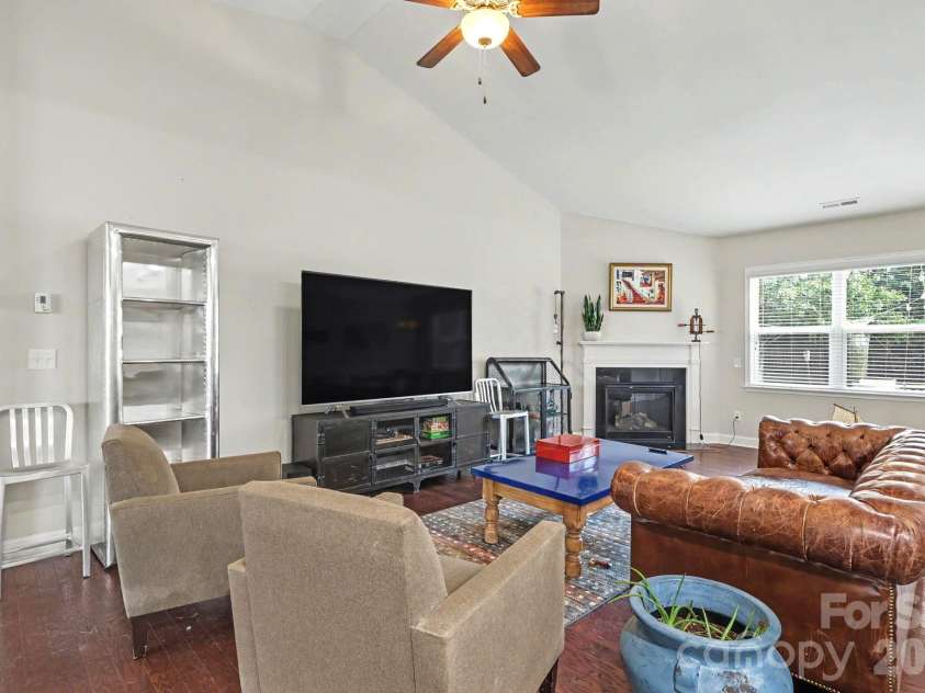 2117 Belle Regal Circle, Rock Hill, SC 29732.  MLS# CAR4421139, YatesRealty ID 48435. 