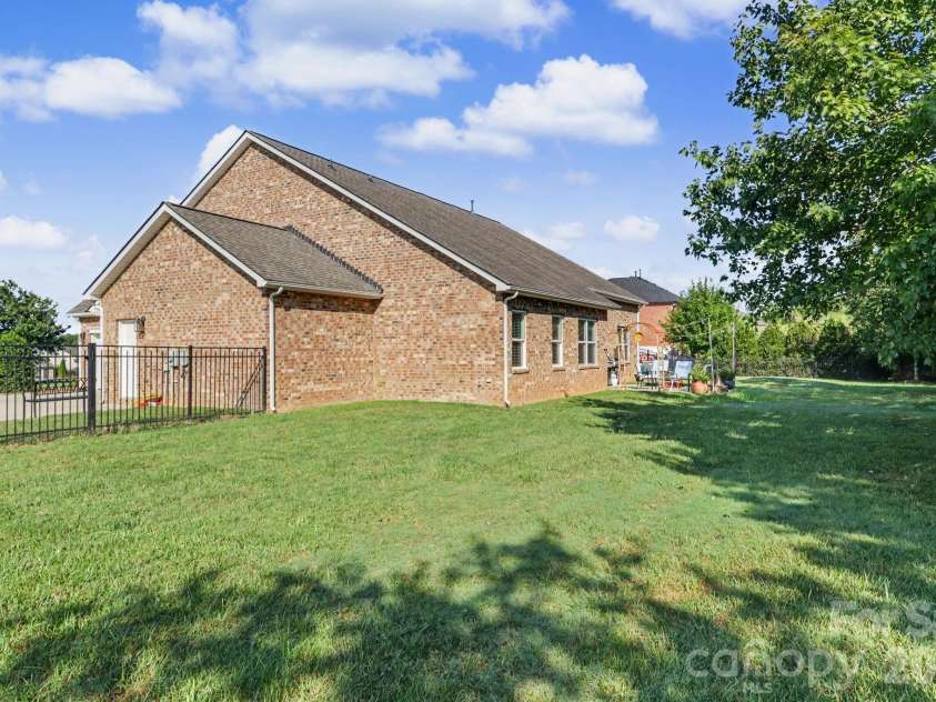 2117 Belle Regal Circle, Rock Hill, SC 29732.  MLS# CAR4421139, YatesRealty ID 48435. 
