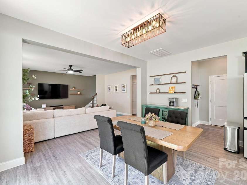 2902 Oakdale Road, Charlotte, NC 28216.  MLS# CAR4421172, YatesRealty ID 48436. Dining area