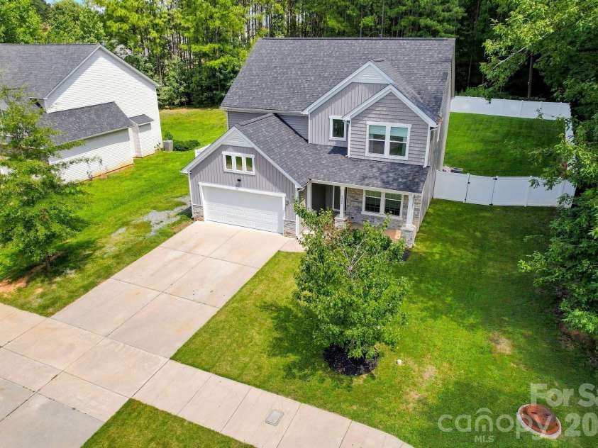 2902 Oakdale Road, Charlotte, NC 28216.  MLS# CAR4421172, YatesRealty ID 48436. Drone shot