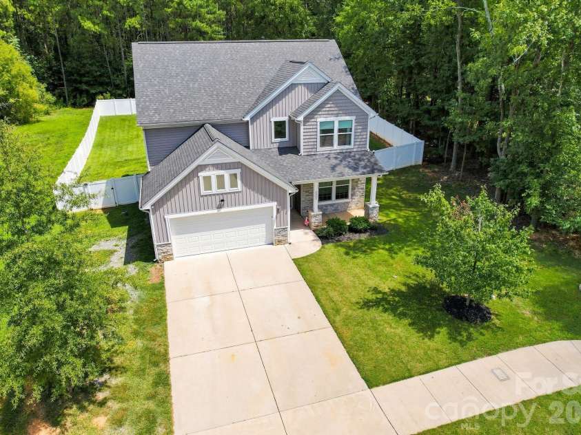 2902 Oakdale Road, Charlotte, NC 28216.  MLS# CAR4421172, YatesRealty ID 48436. Drone shot