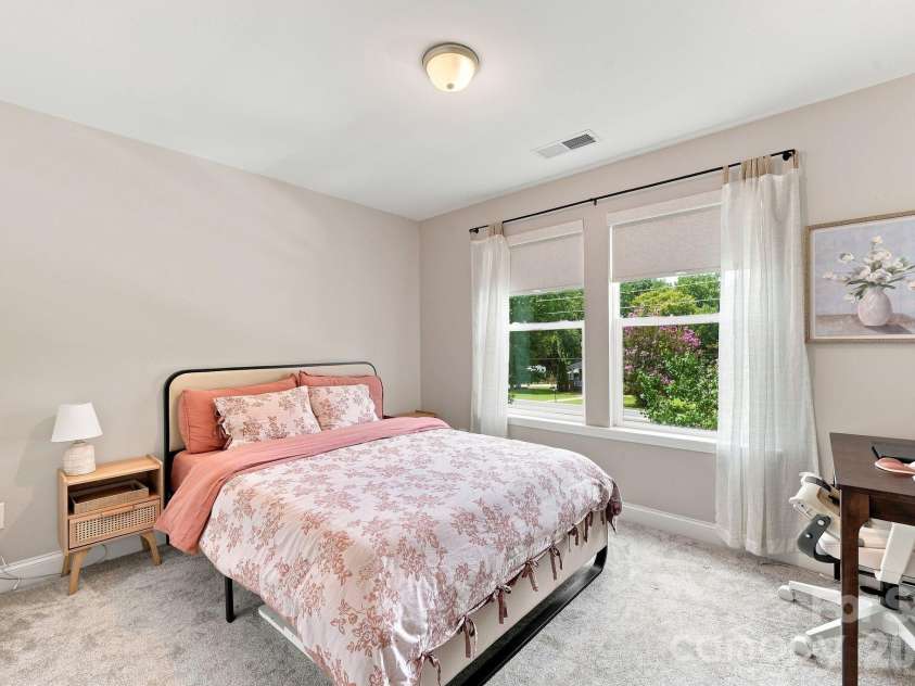 2902 Oakdale Road, Charlotte, NC 28216.  MLS# CAR4421172, YatesRealty ID 48436. Guest 3