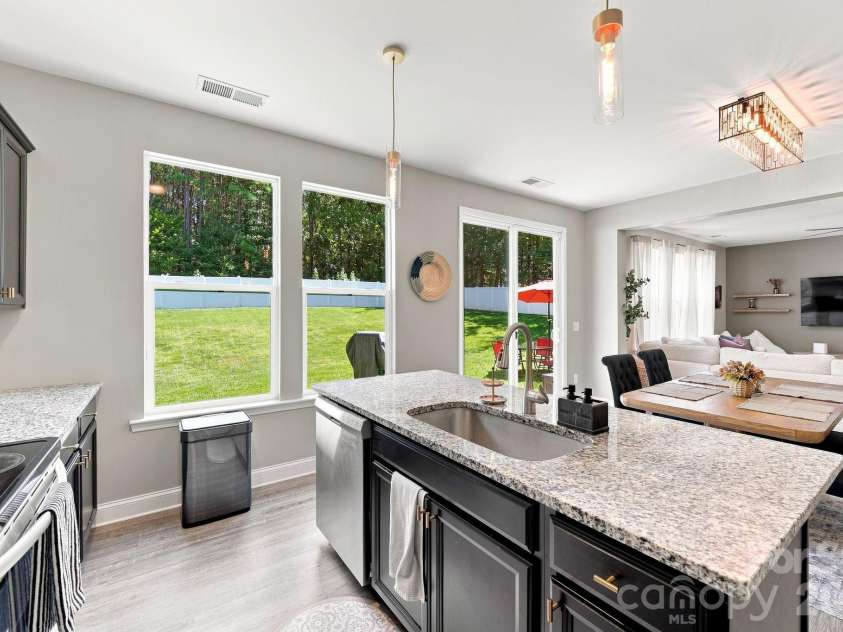 2902 Oakdale Road, Charlotte, NC 28216.  MLS# CAR4421172, YatesRealty ID 48436. Open concept flows to dining area