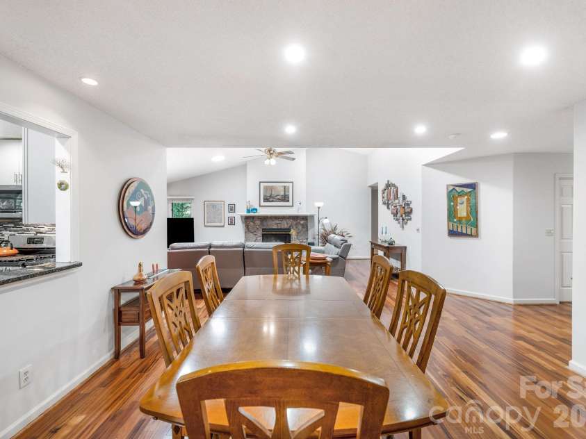 31 Hillcreek Drive, Asheville, NC 28804.  MLS# CAR4415150, YatesRealty ID 48438. 