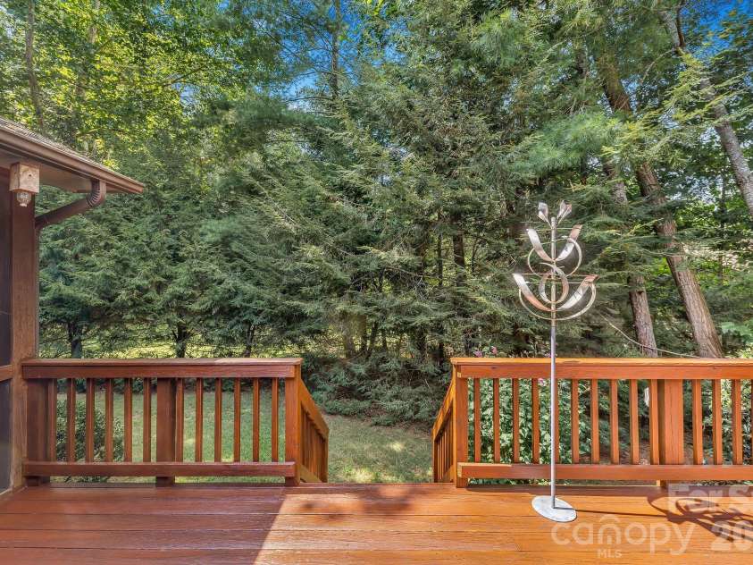 31 Hillcreek Drive, Asheville, NC 28804.  MLS# CAR4415150, YatesRealty ID 48438. 