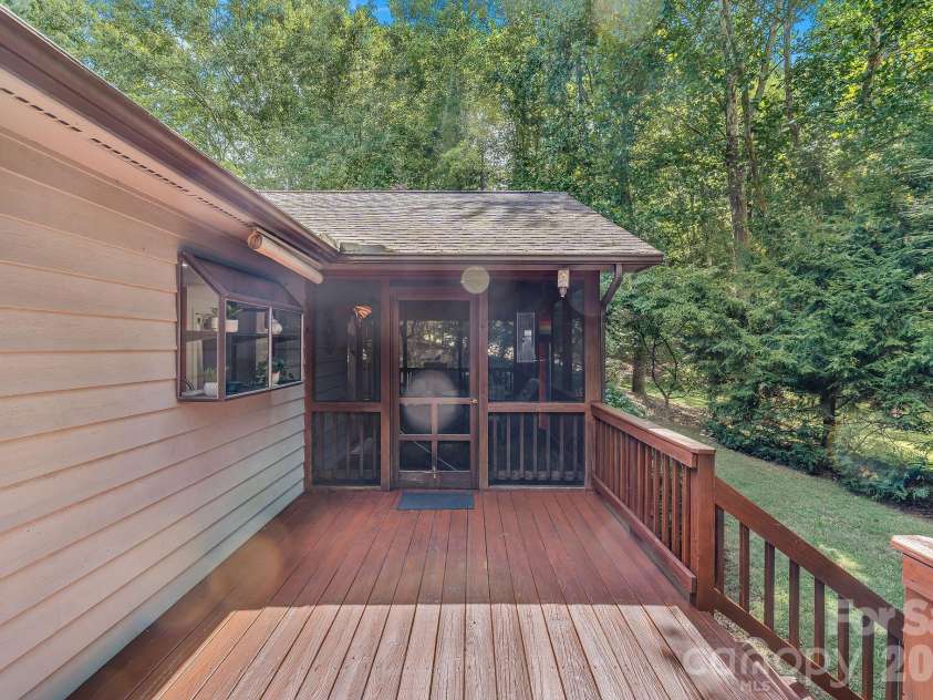 31 Hillcreek Drive, Asheville, NC 28804.  MLS# CAR4415150, YatesRealty ID 48438. 