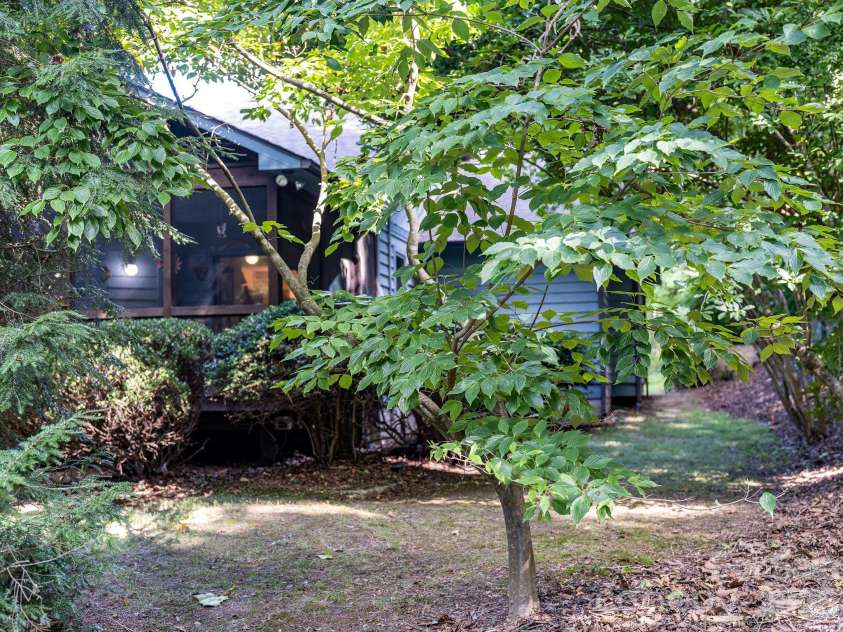 31 Hillcreek Drive, Asheville, NC 28804.  MLS# CAR4415150, YatesRealty ID 48438. 