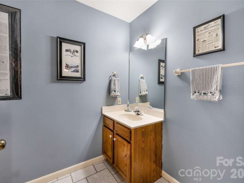31 Hillcreek Drive, Asheville, NC 28804.  MLS# CAR4415150, YatesRealty ID 48438. Half-bath by entry.