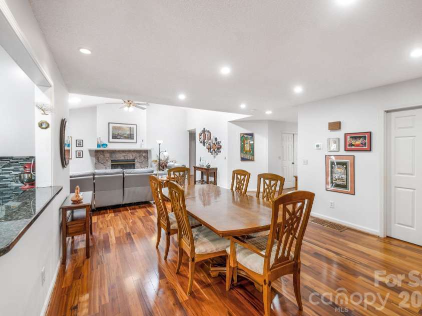 31 Hillcreek Drive, Asheville, NC 28804.  MLS# CAR4415150, YatesRealty ID 48438. The pass through between the kitchen and dining make entertaining a breeze!