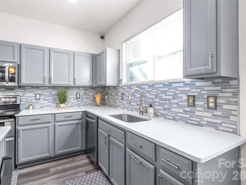 6404 Lanzerac Manor Drive, Charlotte, NC 28269.  MLS# CAR4415677, YatesRealty ID 48440. 