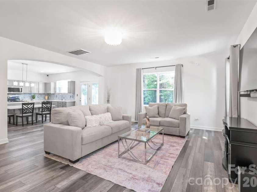 6404 Lanzerac Manor Drive, Charlotte, NC 28269.  MLS# CAR4415677, YatesRealty ID 48440. 