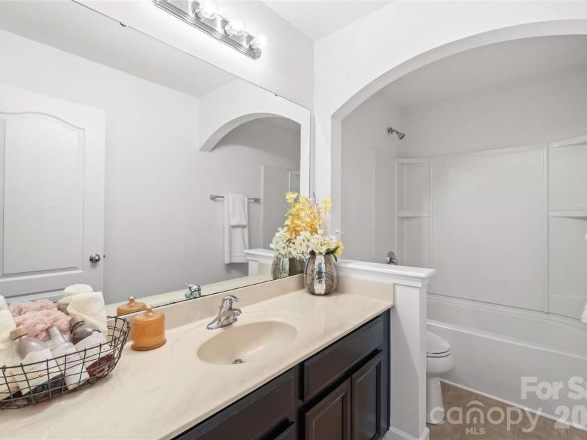 6404 Lanzerac Manor Drive, Charlotte, NC 28269.  MLS# CAR4415677, YatesRealty ID 48440. 