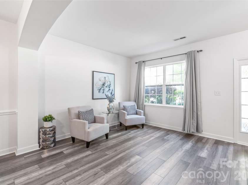 6404 Lanzerac Manor Drive, Charlotte, NC 28269.  MLS# CAR4415677, YatesRealty ID 48440. Living room