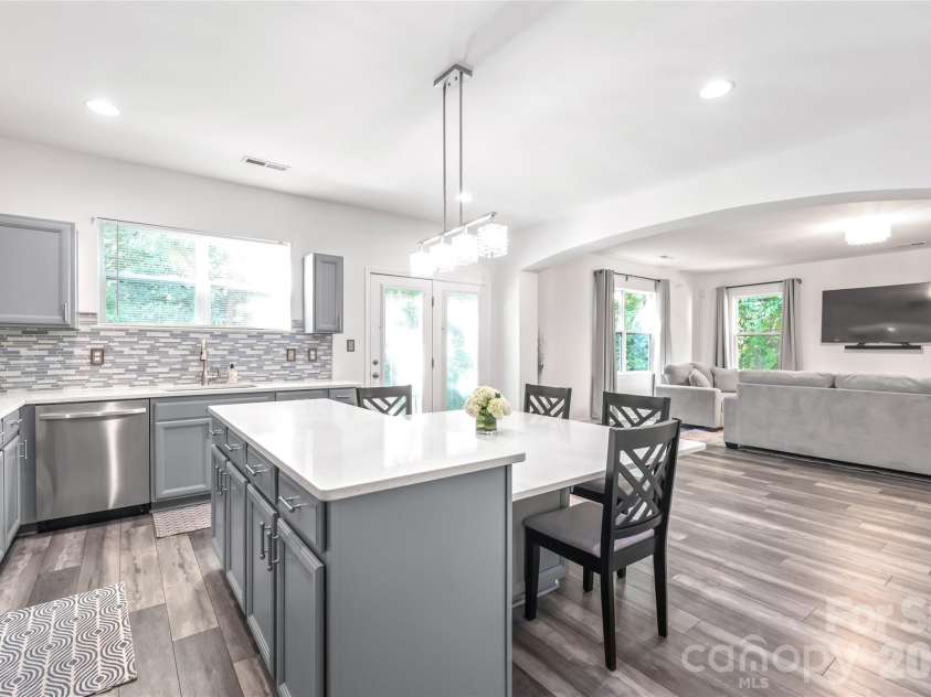 6404 Lanzerac Manor Drive, Charlotte, NC 28269.  MLS# CAR4415677, YatesRealty ID 48440. 