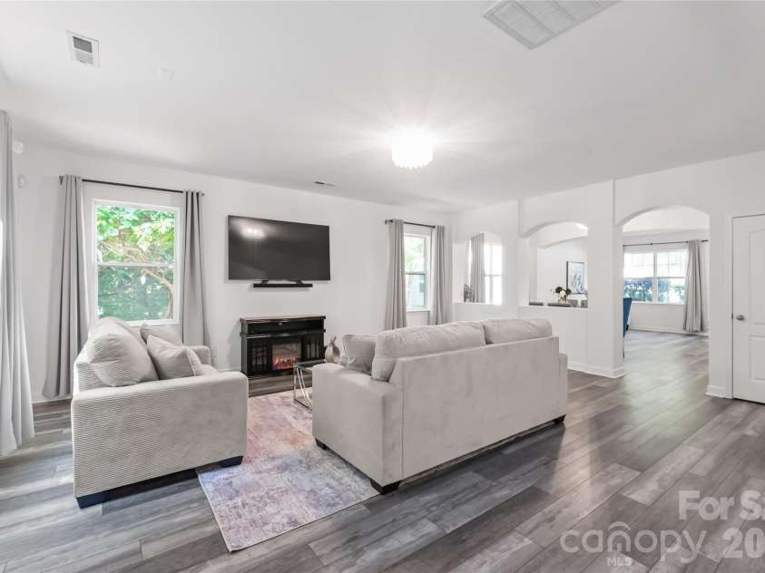 6404 Lanzerac Manor Drive, Charlotte, NC 28269.  MLS# CAR4415677, YatesRealty ID 48440. 