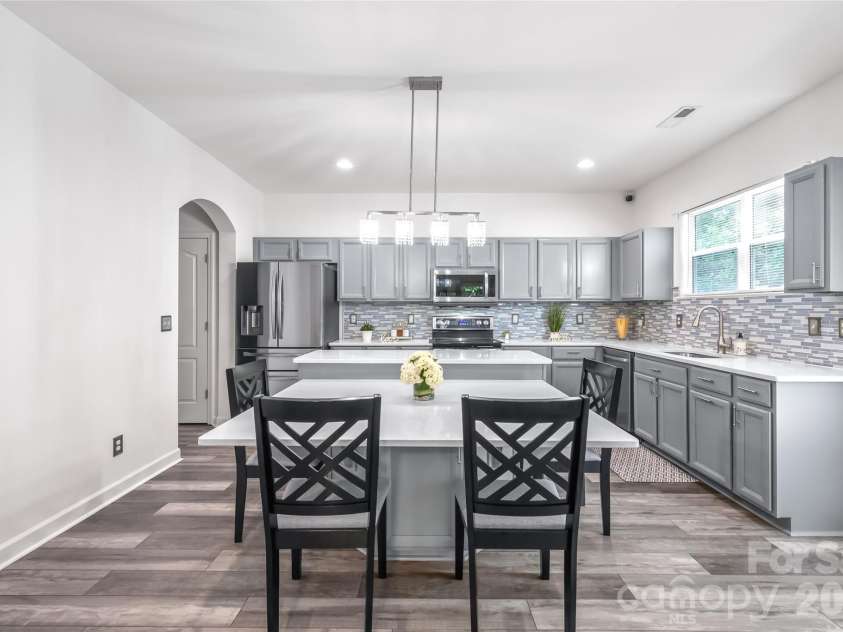 6404 Lanzerac Manor Drive, Charlotte, NC 28269.  MLS# CAR4415677, YatesRealty ID 48440. 