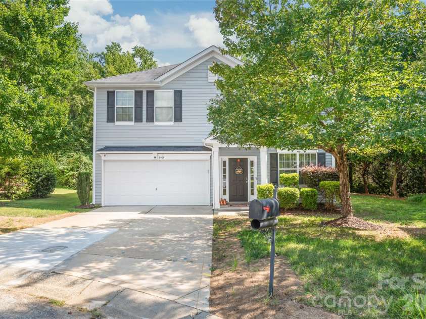6404 Lanzerac Manor Drive, Charlotte, NC 28269.  MLS# CAR4415677, YatesRealty ID 48440. Welcome Home