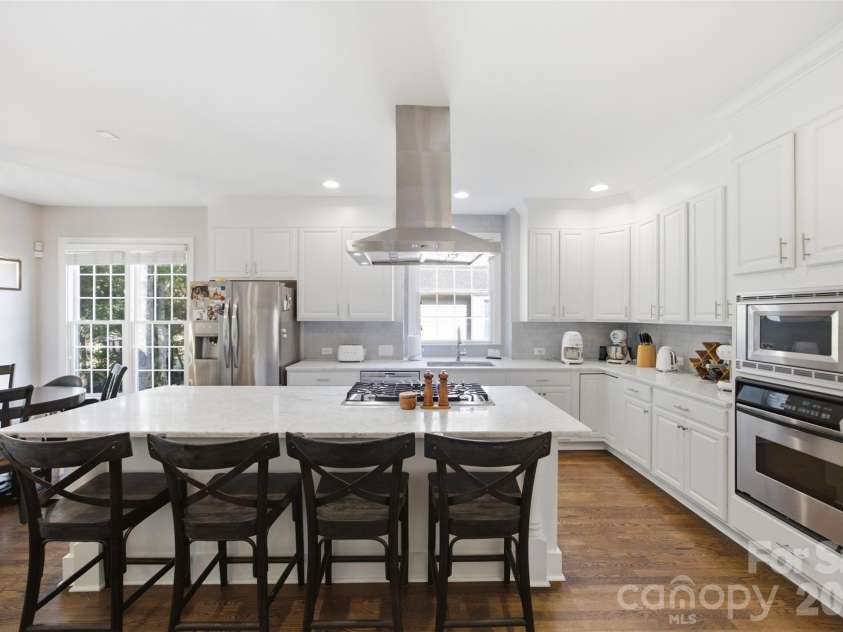 10104 Devonshire Drive, Huntersville, NC 28078.  MLS# CAR4419902, YatesRealty ID 48442. Large island in kitchen