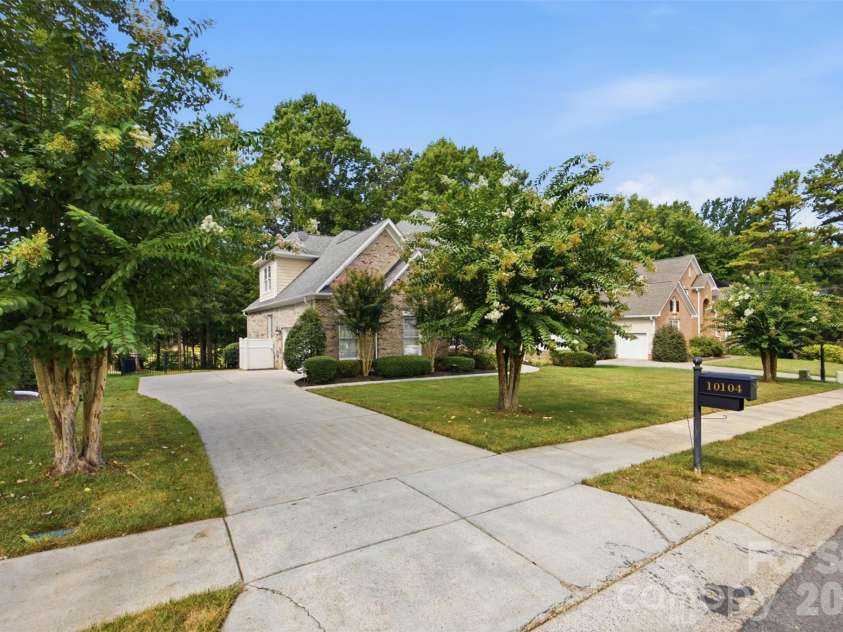 10104 Devonshire Drive, Huntersville, NC 28078.  MLS# CAR4419902, YatesRealty ID 48442. Located in Birkdale