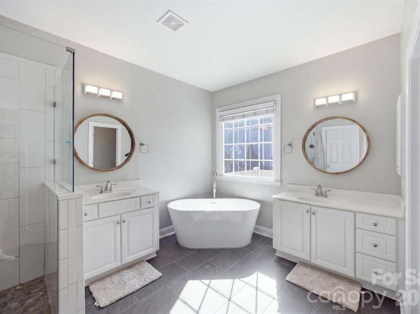10104 Devonshire Drive, Huntersville, NC 28078.  MLS# CAR4419902, YatesRealty ID 48442. Primary bathroom