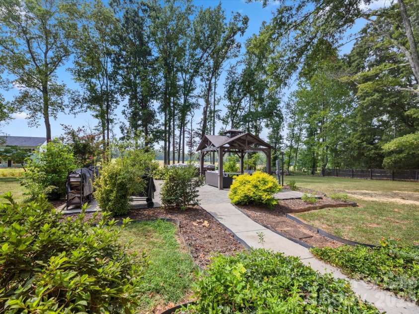 133 Franklin Drive, Mooresville, NC 28115.  MLS# CAR4420223, YatesRealty ID 48444. 