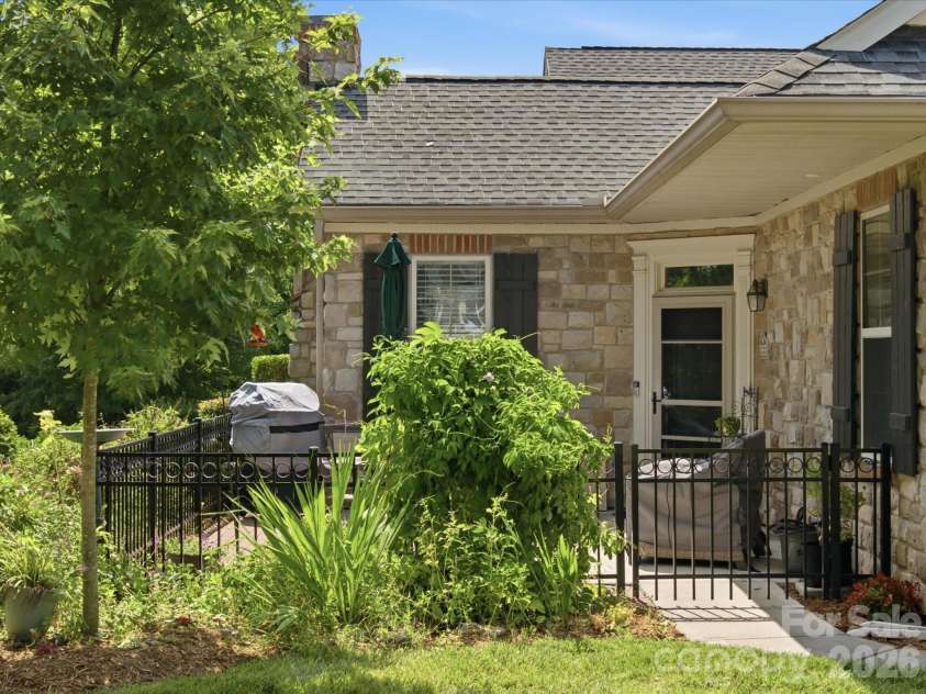 868 Ledgestone Court, Tega Cay, SC 29708.  MLS# CAR4420133, YatesRealty ID 48445. 