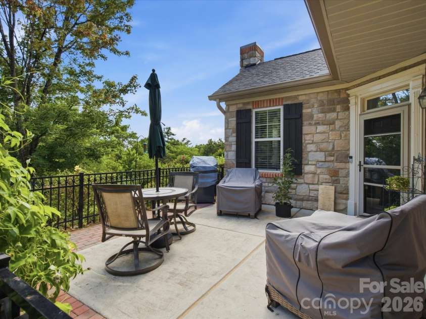 868 Ledgestone Court, Tega Cay, SC 29708.  MLS# CAR4420133, YatesRealty ID 48445. 