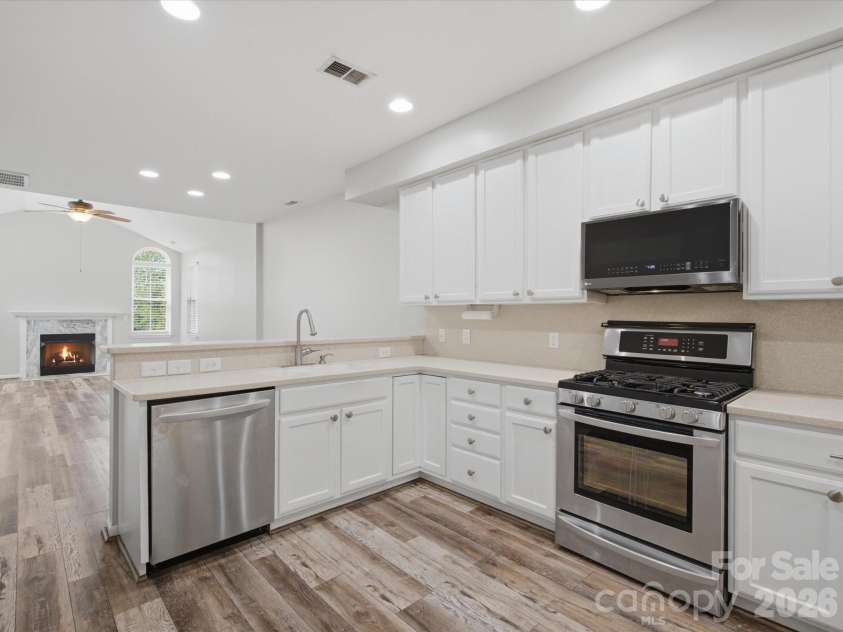 868 Ledgestone Court, Tega Cay, SC 29708.  MLS# CAR4420133, YatesRealty ID 48445. 