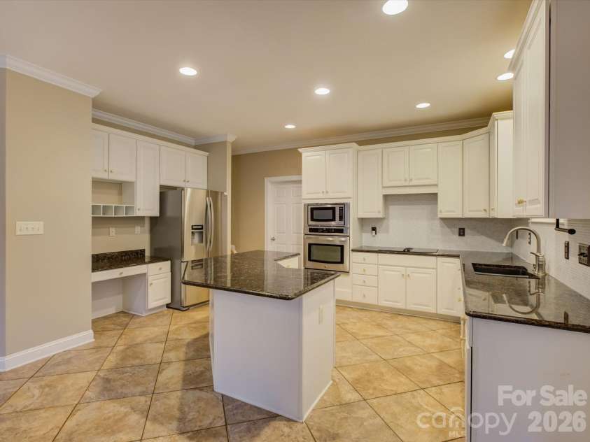 605 Queenswater Lane, Waxhaw, NC 28173.  MLS# CAR4420326, YatesRealty ID 48447. 