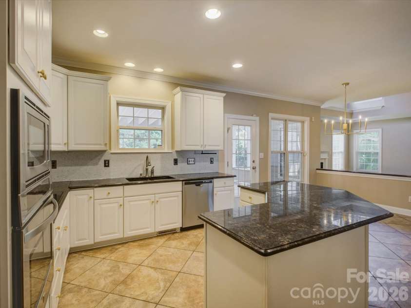 605 Queenswater Lane, Waxhaw, NC 28173.  MLS# CAR4420326, YatesRealty ID 48447. 