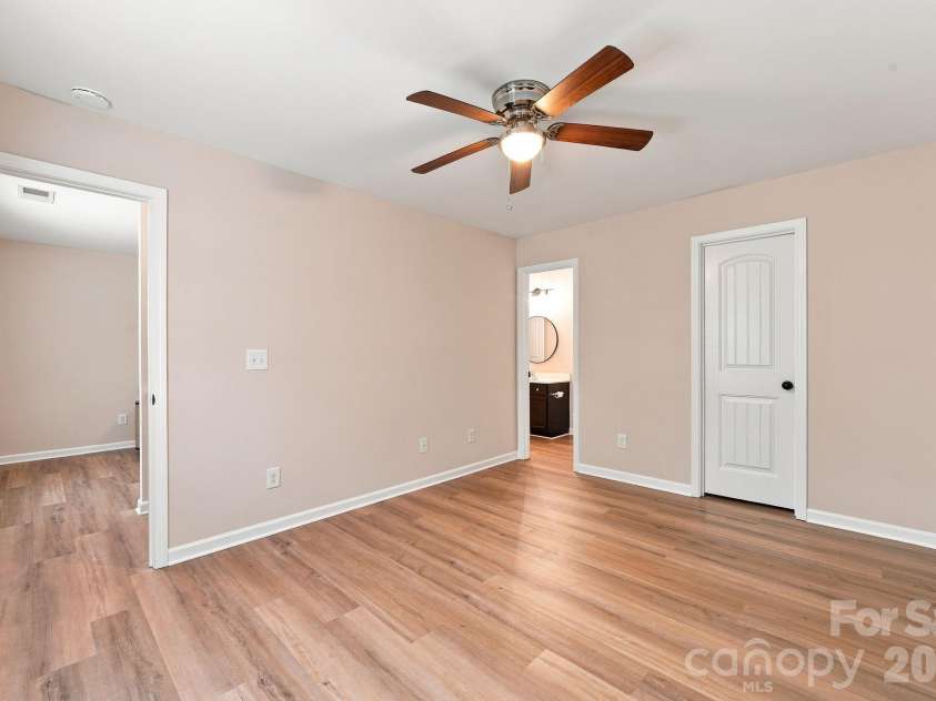 422 Danielle Way, Fort Mill, SC 29715.  MLS# CAR4420672, YatesRealty ID 48449. 2nd bedroom without virtual staging