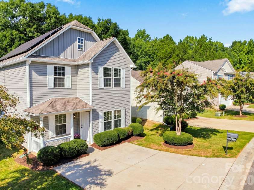 422 Danielle Way, Fort Mill, SC 29715.  MLS# CAR4420672, YatesRealty ID 48449. 
