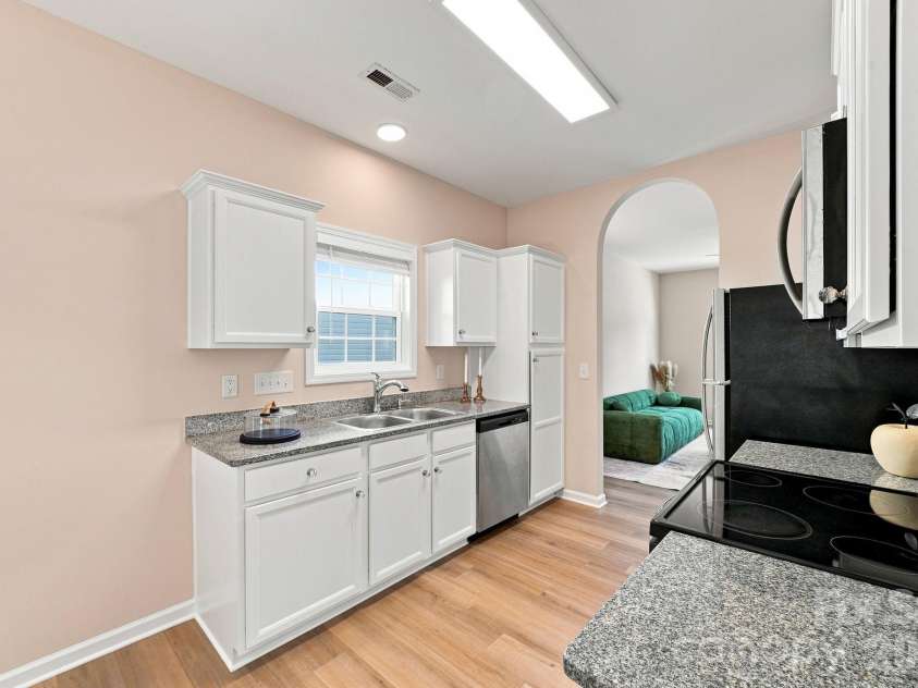 422 Danielle Way, Fort Mill, SC 29715.  MLS# CAR4420672, YatesRealty ID 48449. 