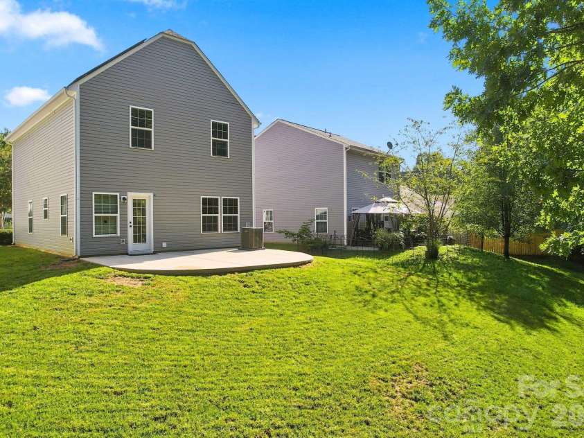 422 Danielle Way, Fort Mill, SC 29715.  MLS# CAR4420672, YatesRealty ID 48449. Back yard