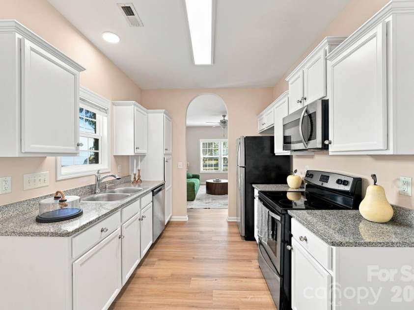 422 Danielle Way, Fort Mill, SC 29715.  MLS# CAR4420672, YatesRealty ID 48449. Freshly painted cabinets