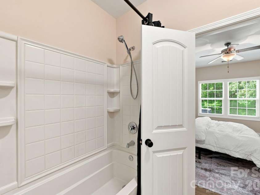 422 Danielle Way, Fort Mill, SC 29715.  MLS# CAR4420672, YatesRealty ID 48449. Primary bathroom