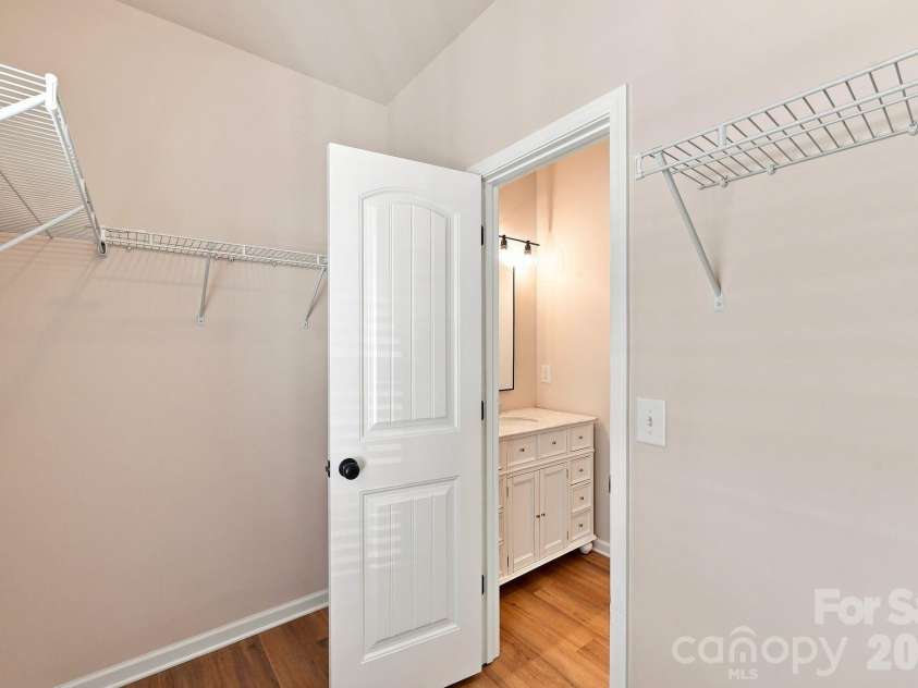 422 Danielle Way, Fort Mill, SC 29715.  MLS# CAR4420672, YatesRealty ID 48449. Primary walk in closet