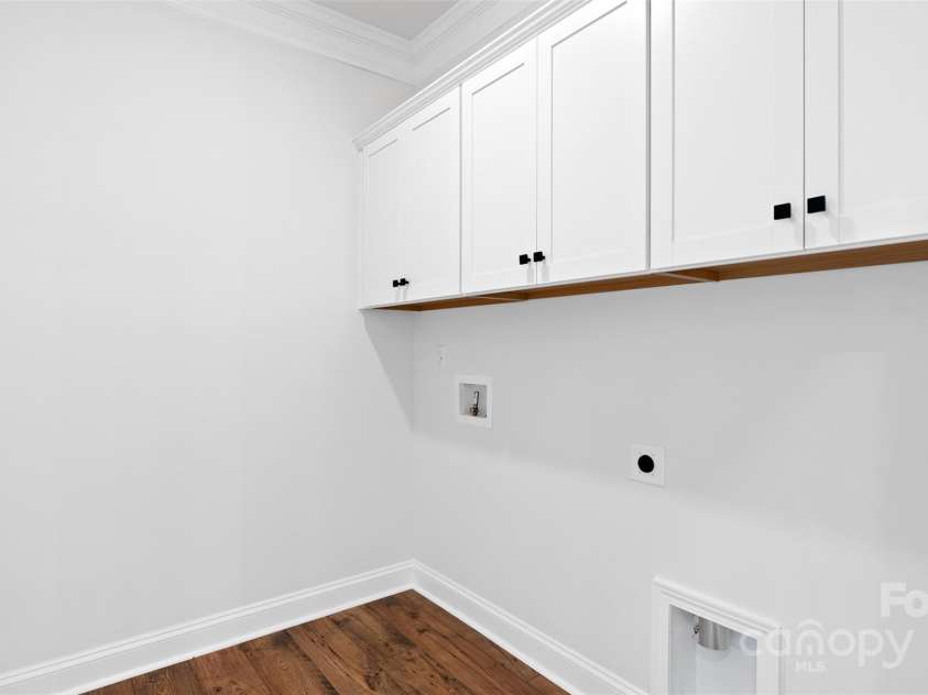 461 Fox Cove Road, Hendersonville, NC 28792.  MLS# CAR4242594, YatesRealty ID 4845. Photos are representative