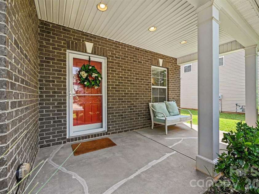 6918 Barefoot Forest Drive, Charlotte, NC 28269.  MLS# CAR4420558, YatesRealty ID 48451. 