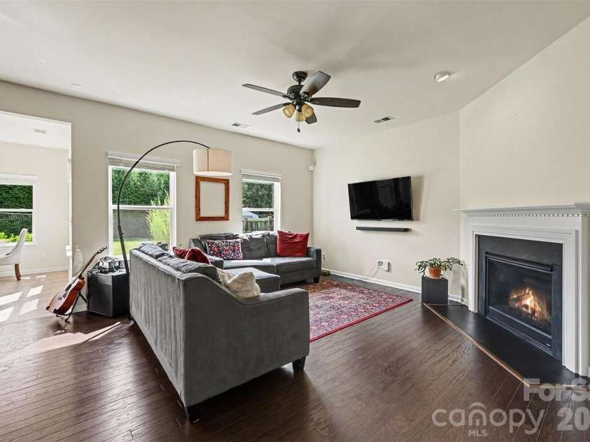 6918 Barefoot Forest Drive, Charlotte, NC 28269.  MLS# CAR4420558, YatesRealty ID 48451. 